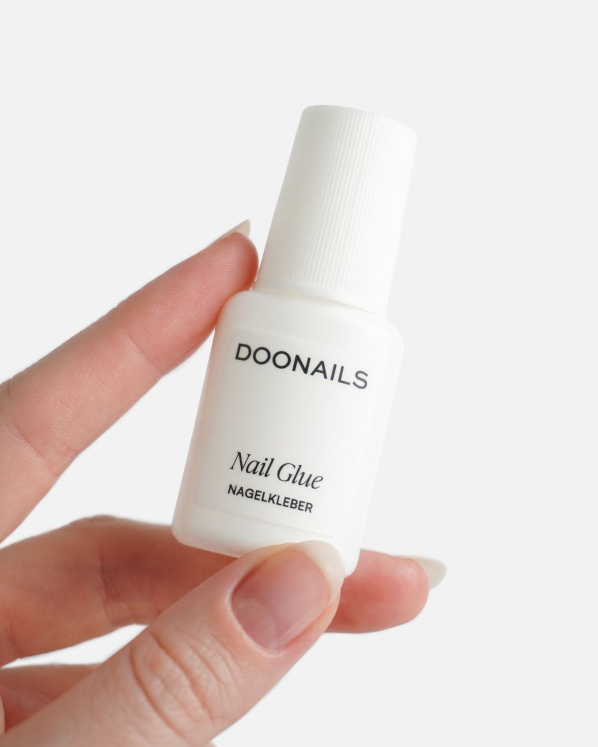 Nagelkleber