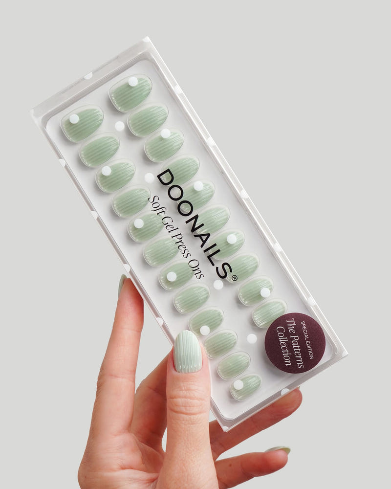 Sage Ribbed Cat Eye Short Round Soft Gel Press Ons