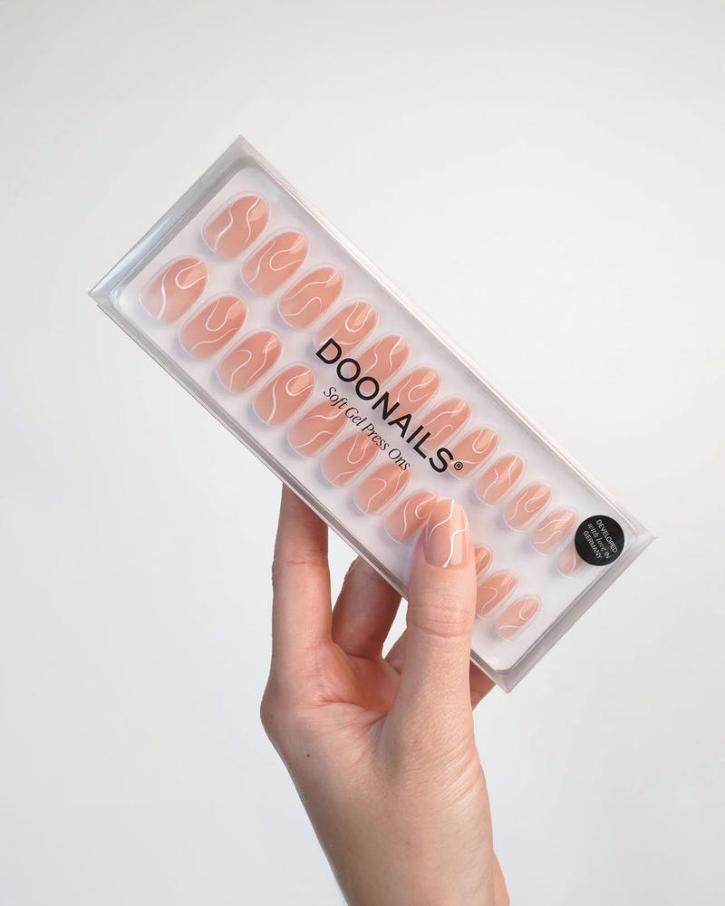 White Swirl Medium Round Soft Gel Press Ons - Doonails
