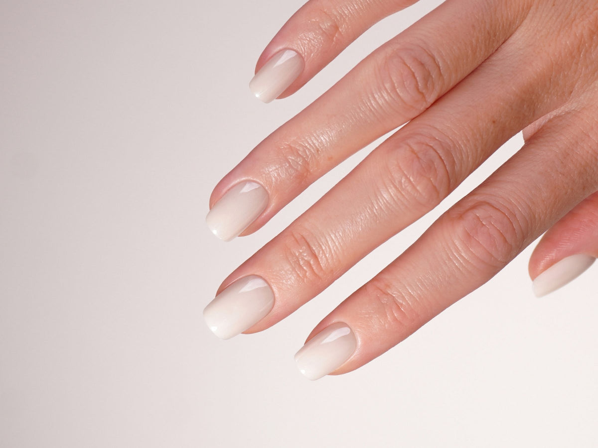 Creme weiße Hochzeitsnägel
