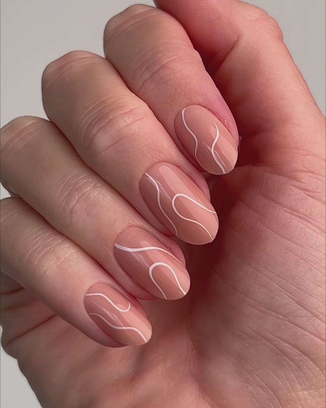 White Swirl Medium Round Soft Gel Press Ons